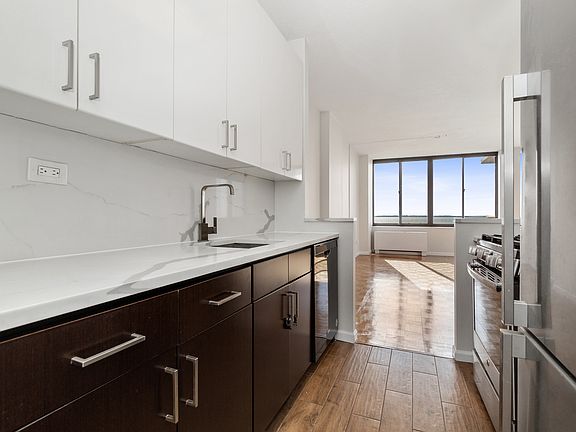 3rd image of 3111 Ocean Pkwy APT 6C