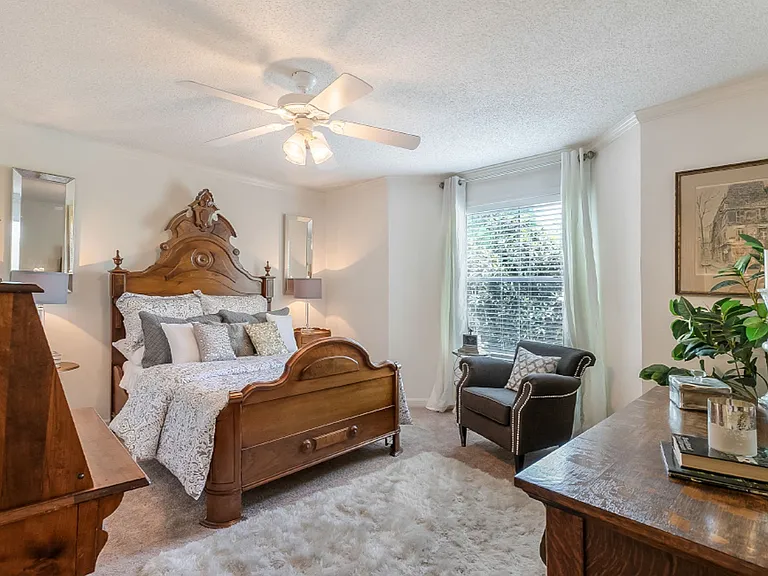 Lakes of Chateau Estates North — Photo 9