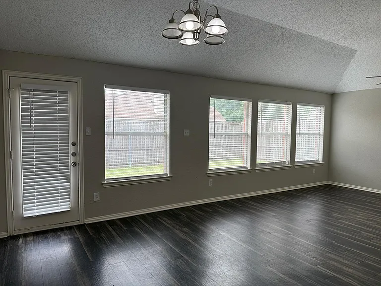 10801 Copperwood Dr — Photo 9