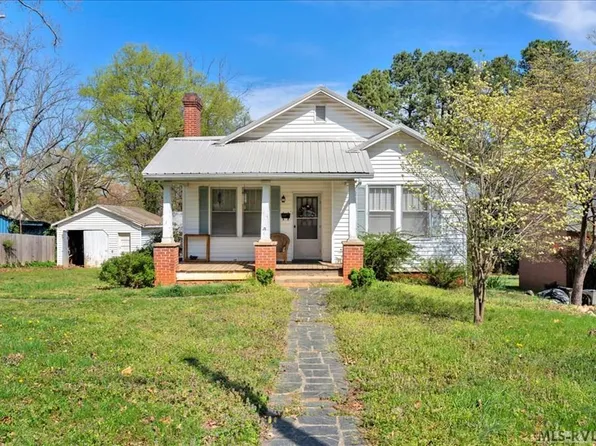 414 Berry St, Chase City, VA 23924