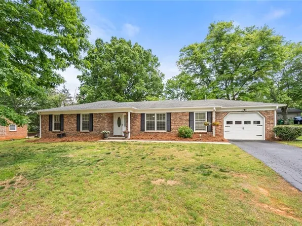 510 Hampton Dr, King, NC 27021