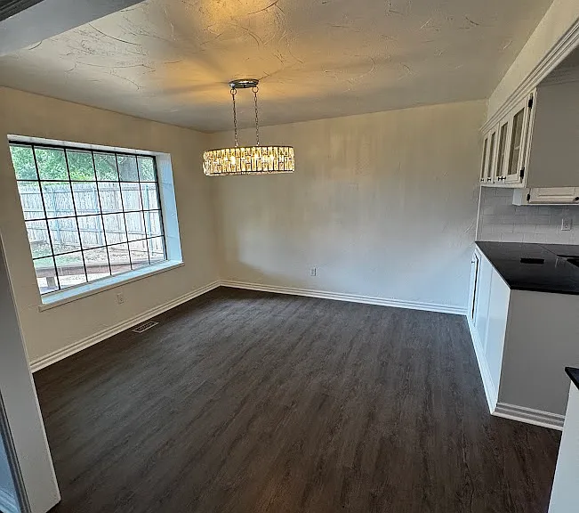 E Parkland Dr — Photo 12