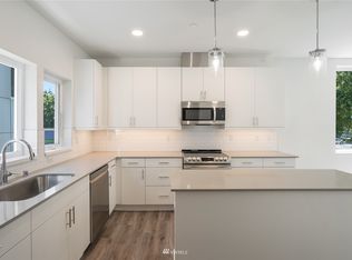 12510 15th Ave NE #F, Seattle, WA