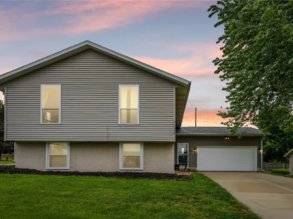 7024 Parkdale Ln NE, Cedar Rapids, IA 52402