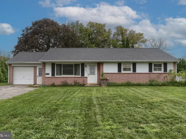 5973 Lemon St, East Petersburg, PA 17520
