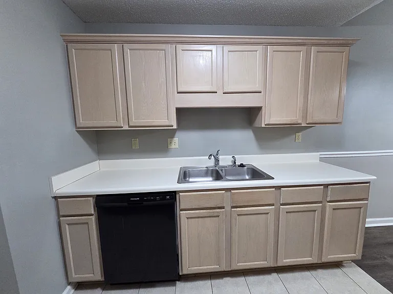 7733 Shadowland Dr — Photo 9