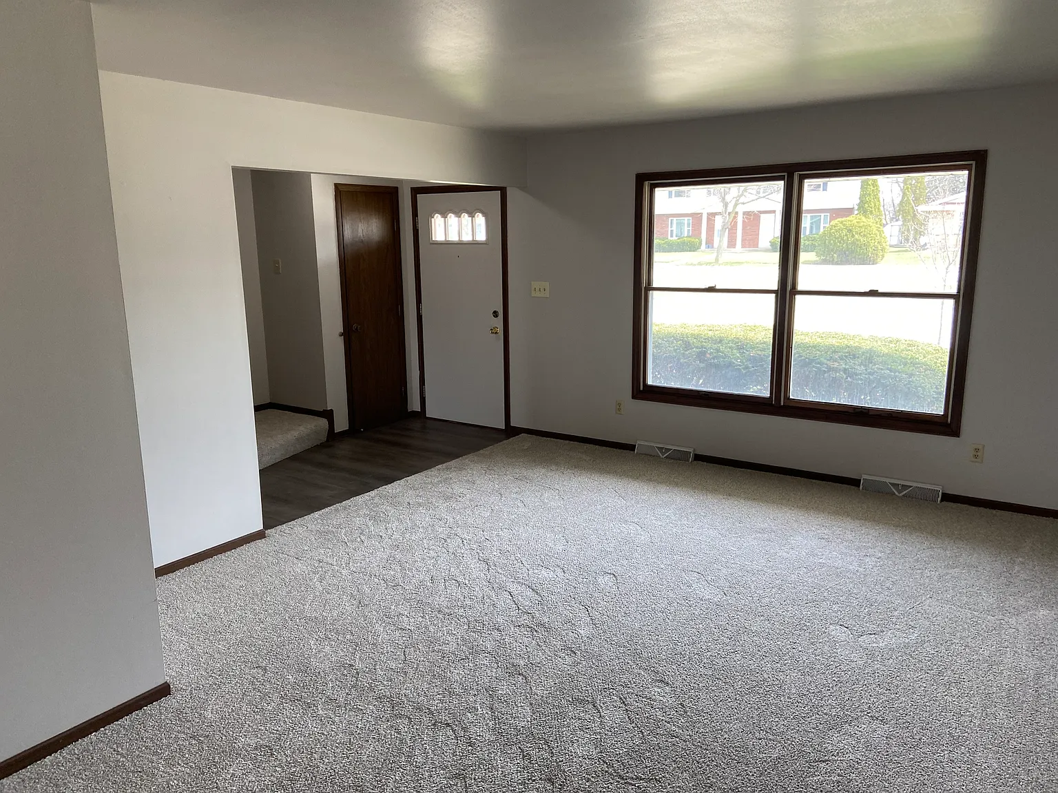 3 bed, 1.5 bath, 1200 sqft, $1,800 — Photo 2