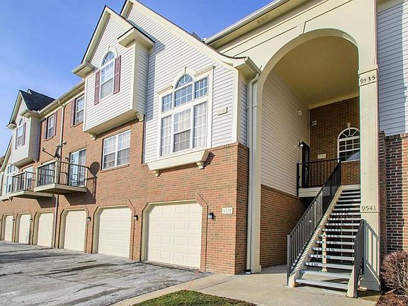 3rd image of 9533 Lakeside Dr