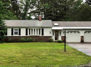 8 Ralmar Dr, Glenville, NY 12302