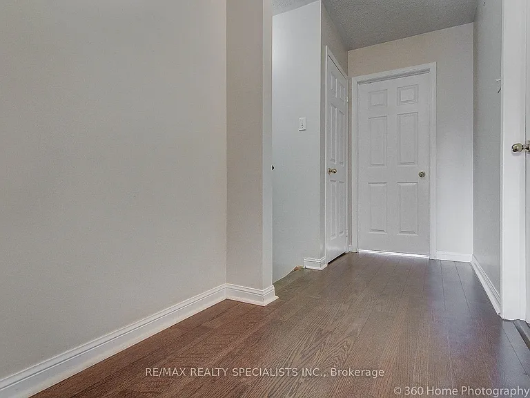 97 Piperbrook Cres — Photo 3