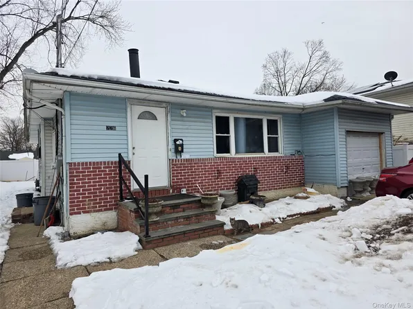 226 Swalm Street, Westbury, NY 11590