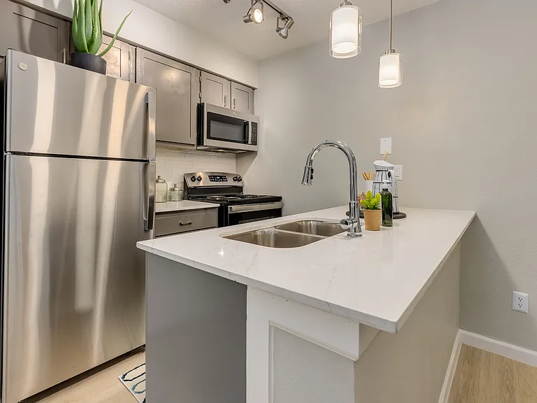 Winslow Apartments — Photo 11