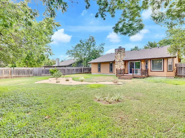 3411 Monument Dr — Photo 2