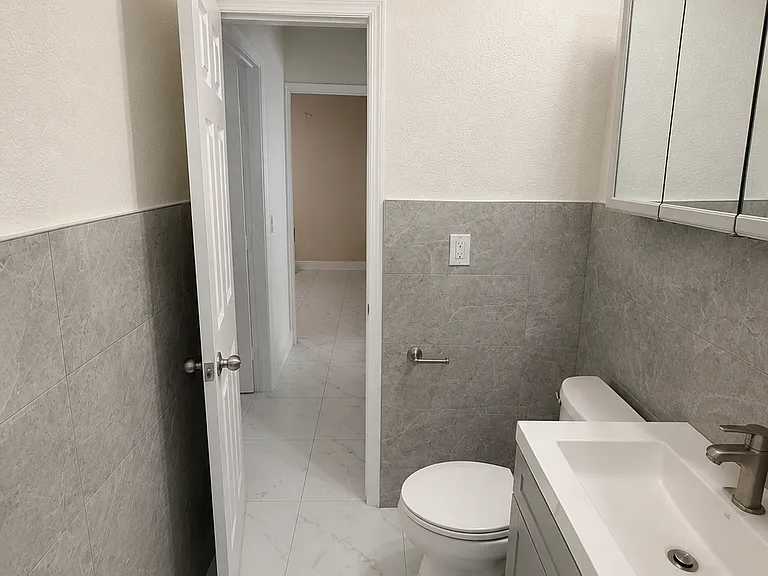 NW 55th St — Photo 15