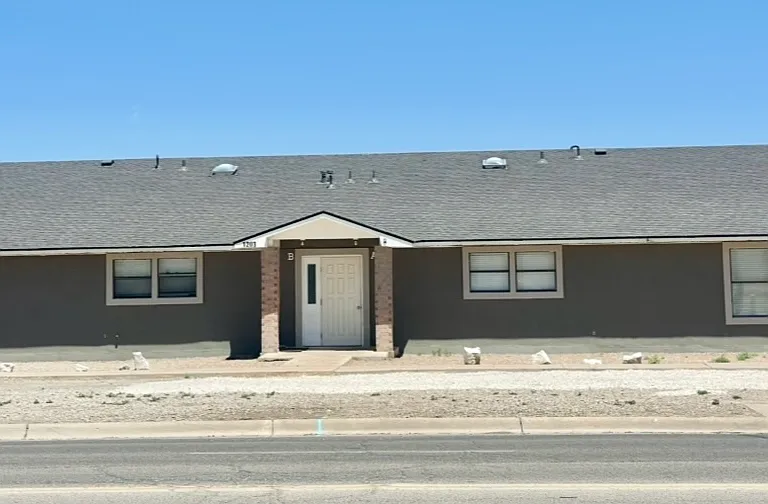 1203 W Hobbs St #B — Photo 1