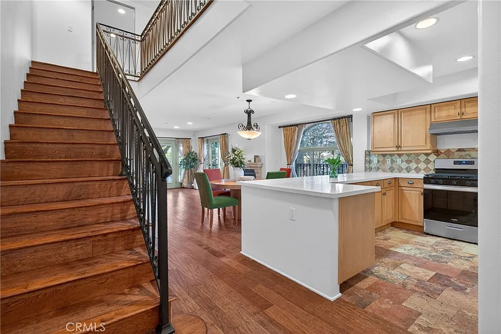 2 bed, 1440 sqft, $4,000 — Photo 2