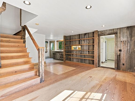 2nd image of 328 Pingree Road