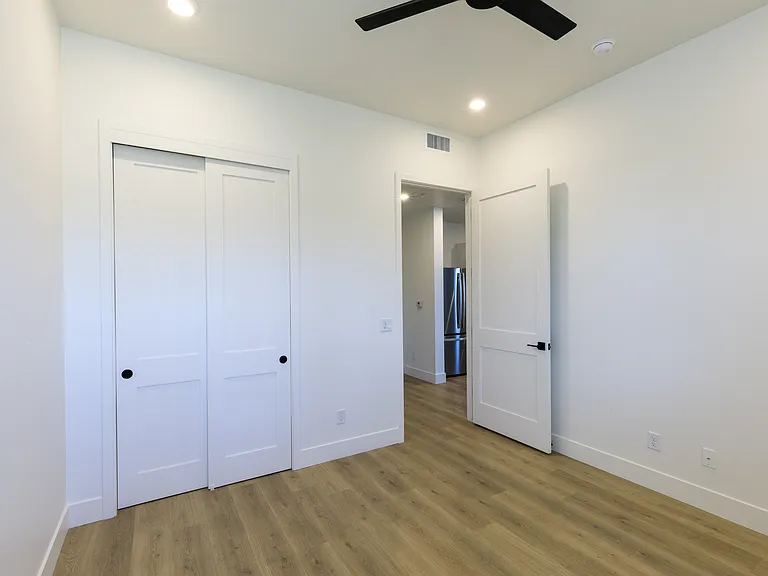 1580 W Garfield St — Photo 25