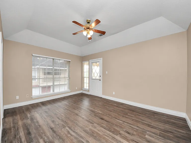 1163 Lovett St — Photo 38