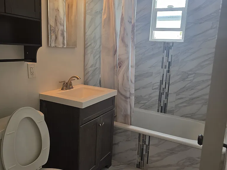 85 S Grand Oaks Ave — Photo 18