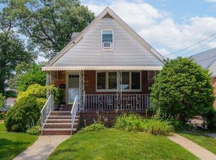 86 Bucknell Rd, Valley Stream, NY 11580