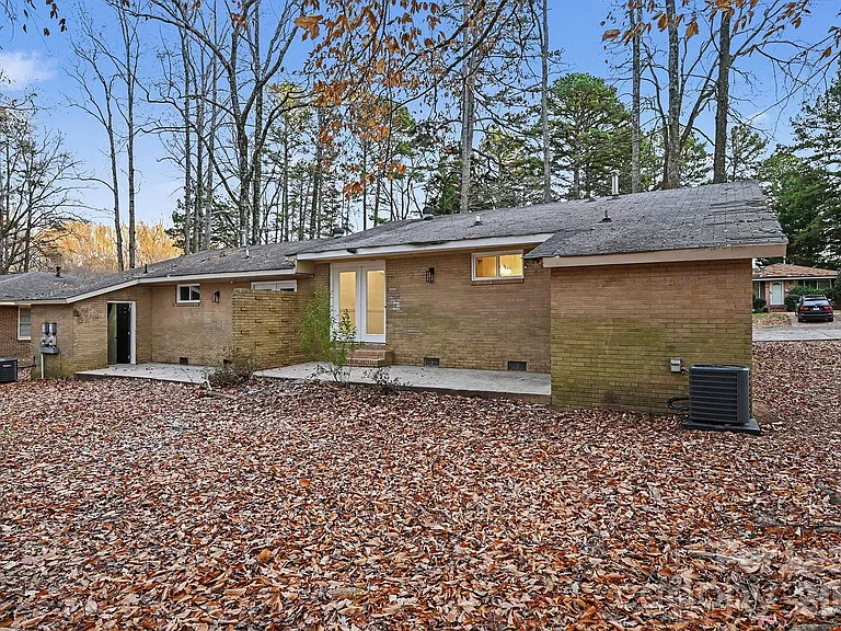 5001 Lakecrest Dr — Photo 15