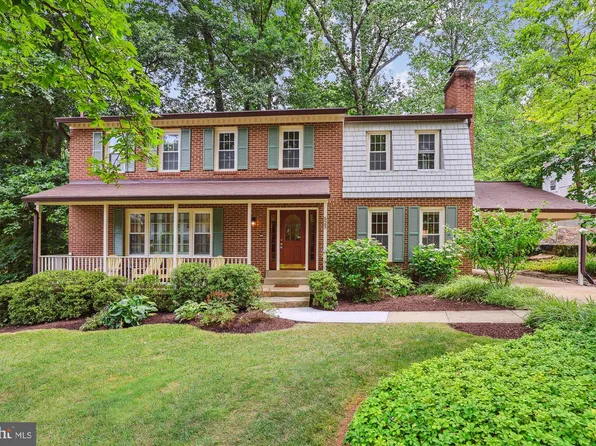 523 Woodland Ct NW, Vienna, VA 22180