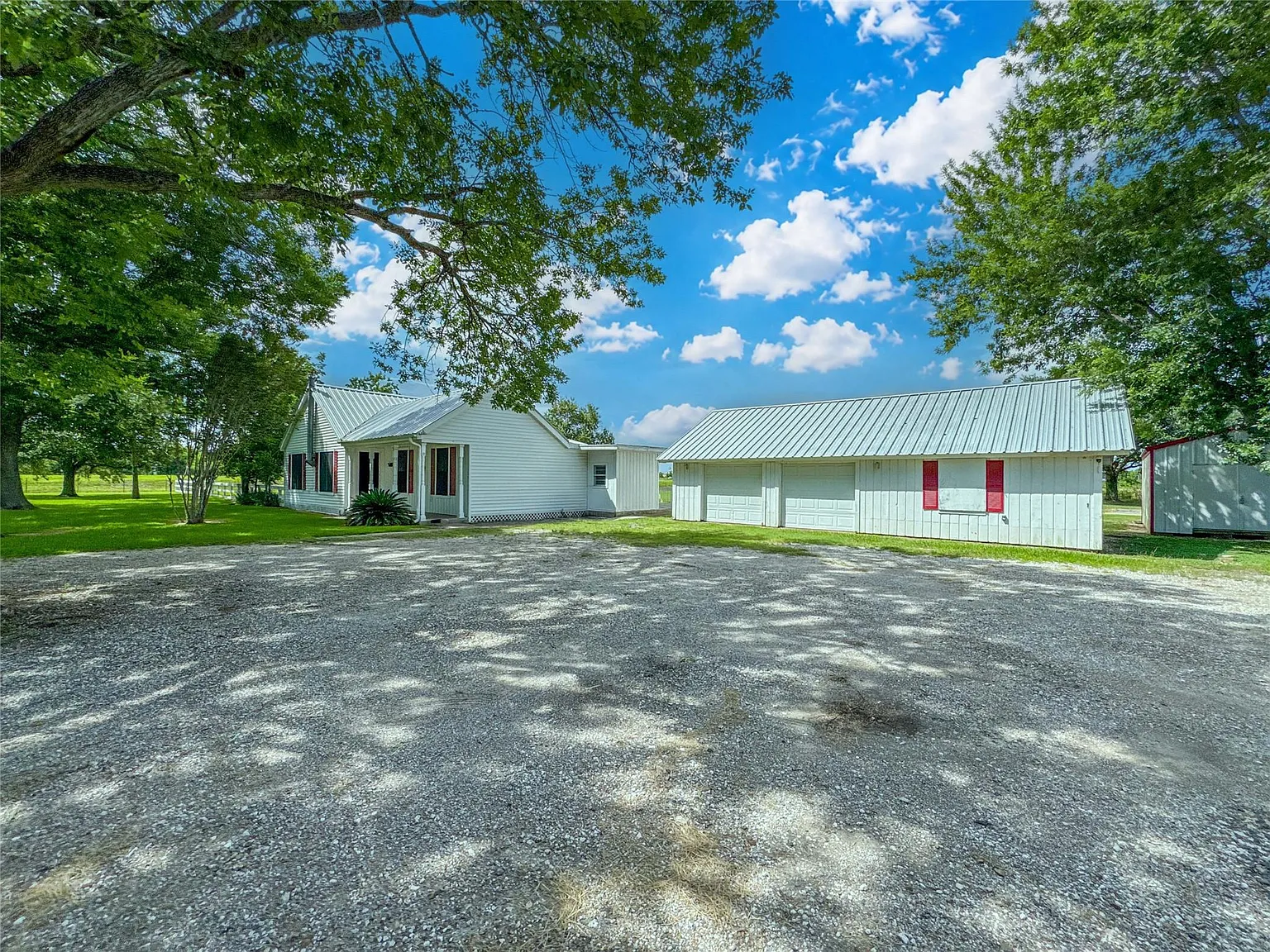 4 bed, 2.0 bath, 2156 sqft, $10,000 — Photo 3