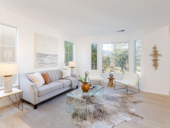 3rd image of 8 Parkgrove Dr