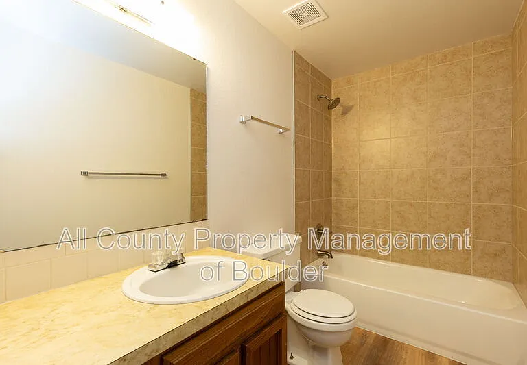 214 E Saint Clair Ave — Photo 11