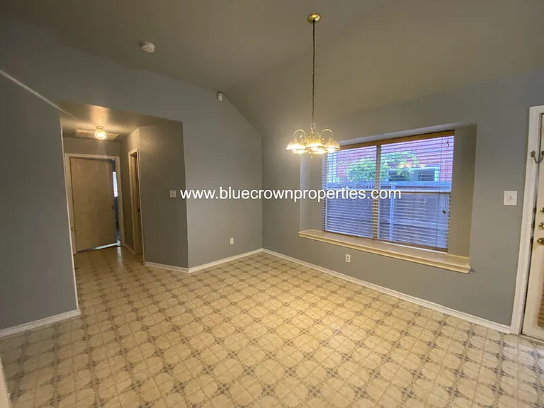 1321 W Branch Hollow Dr — Photo 7