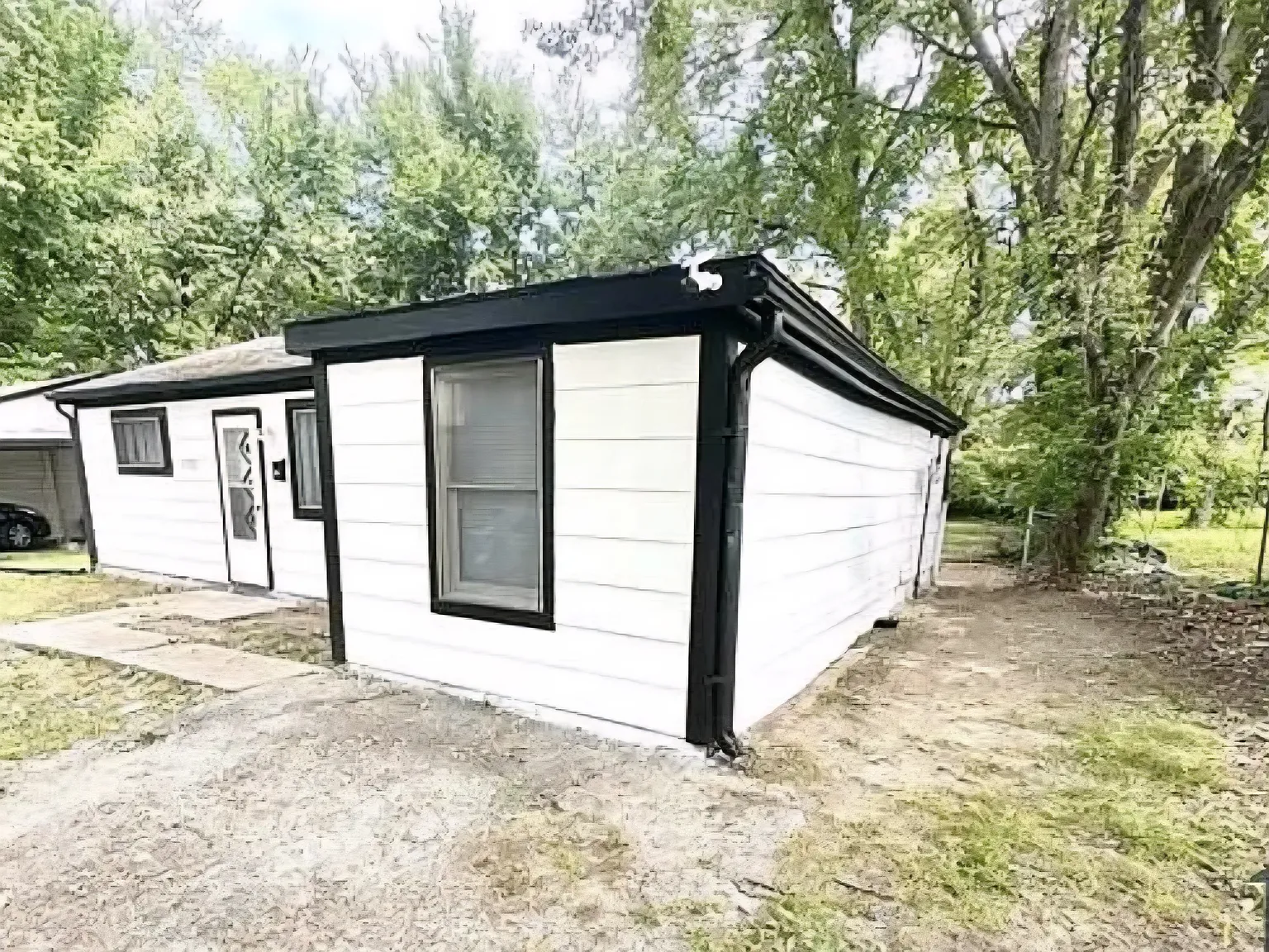 3 bed, 998 sqft, $1,420 — Photo 2