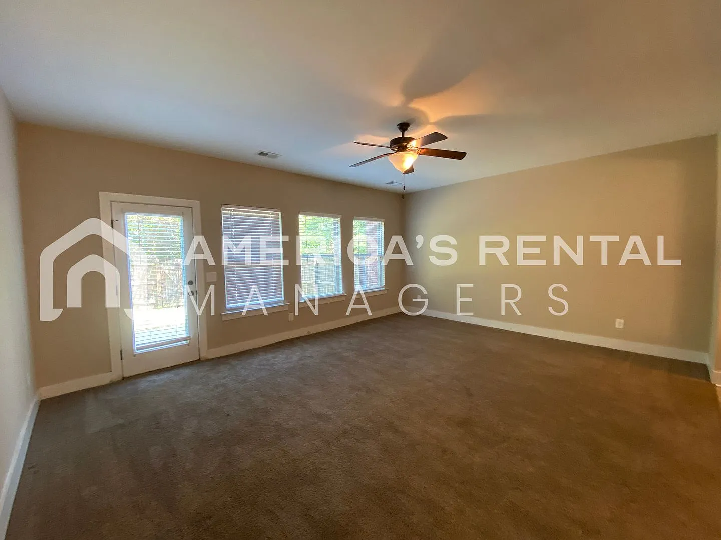 Spacious Town Home in Gardendale - Available to view NOW — Photo 2
