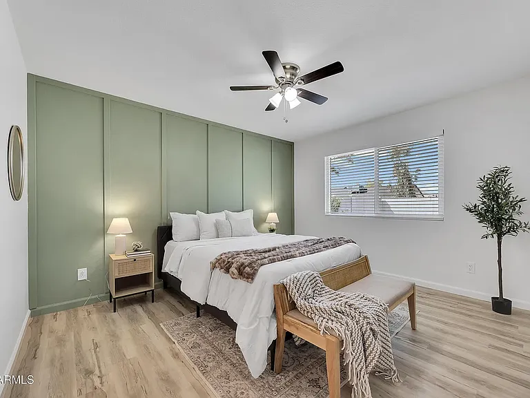 1950 E Paradise Ln — Photo 8