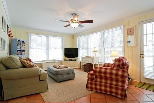 3rd image of 1168 Greenbriar Ln