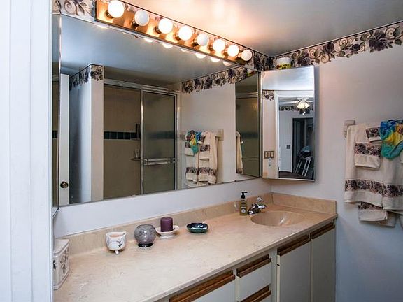 5th image of 5270 Coral Ct #609