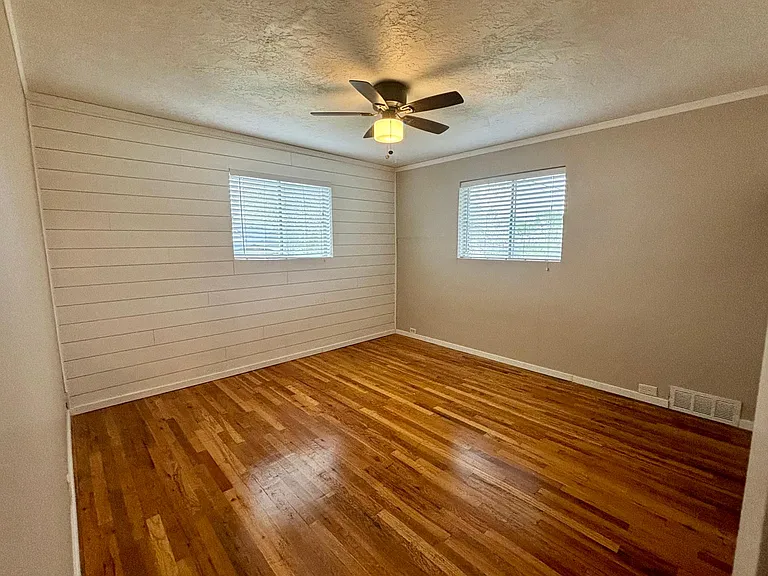 159 E McArthur Ave — Photo 4