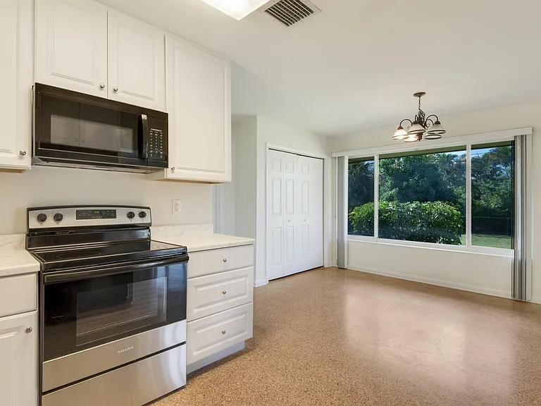 2022 Collier Ave — Photo 17