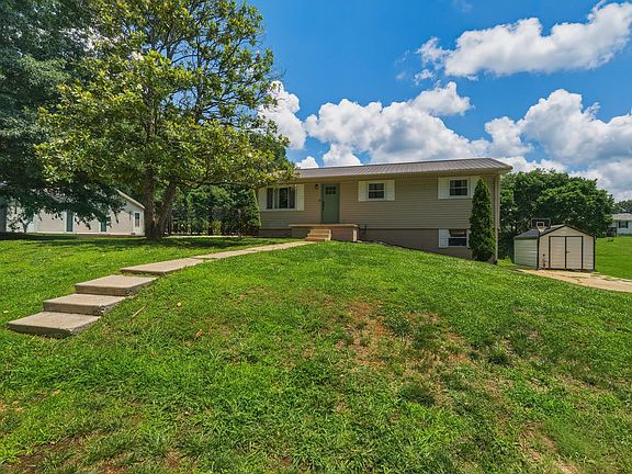 3rd image of 714 Woodland Dr
