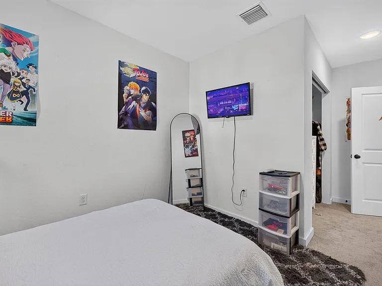 608 NE Waters Edge Ln — Photo 29