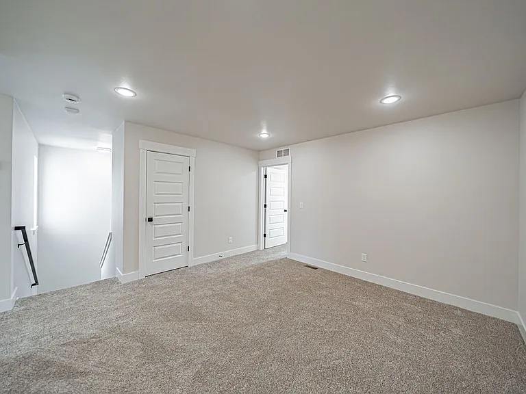 2998 Huntshire Ave — Photo 21