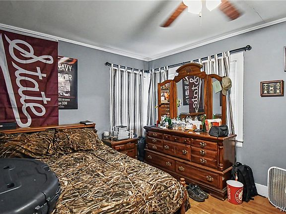 4th image of 866 4th St NE