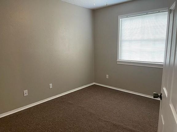 5th image of 3806 Holbert Dr