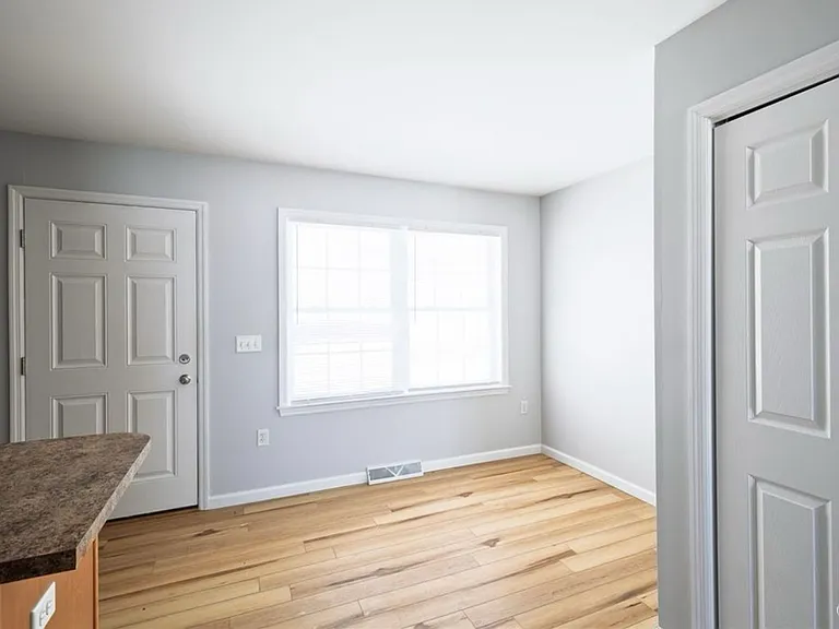 10043-10047 Ash St — Photo 15