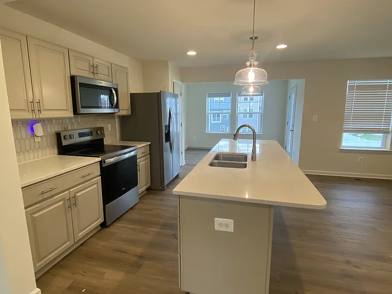 128 Tuxford Rd — Photo 2