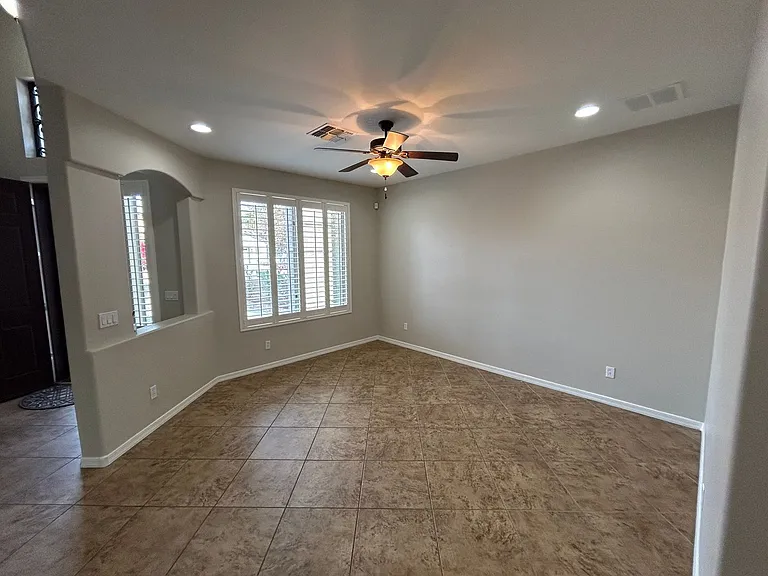 5411 W Rowel Rd — Photo 10
