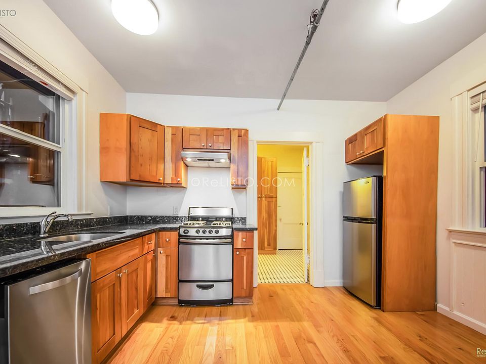1st image of 1657 Oak St #A