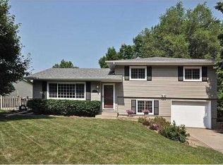 4295 Sandstone Dr, Eagan, MN 55122