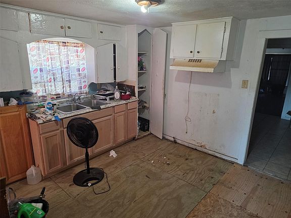4th image of 7309 Lockwood Dr
