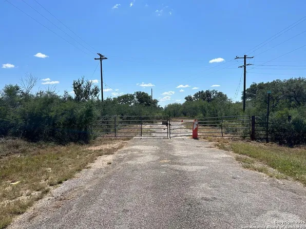 107 CR 107 @ END PVT 1006, Tuleta 78162